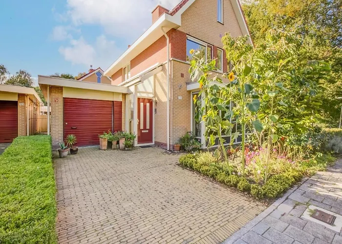 Comfy In With French Balcony הורן