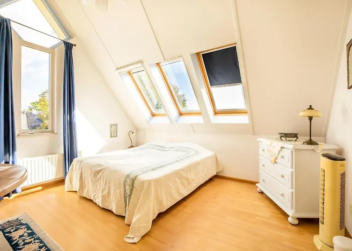 בית נופש Comfy In With French Balcony