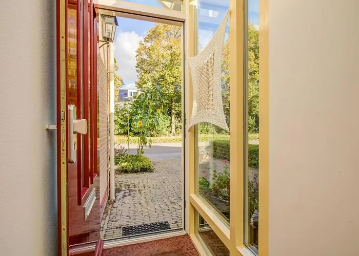 Comfy In With French Balcony הורן