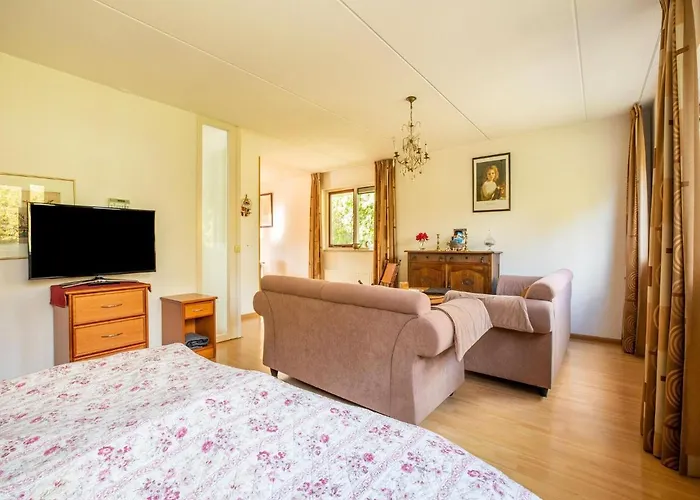 Comfy In With French Balcony *