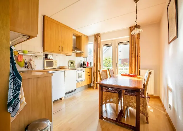 בית נופש Comfy In With French Balcony