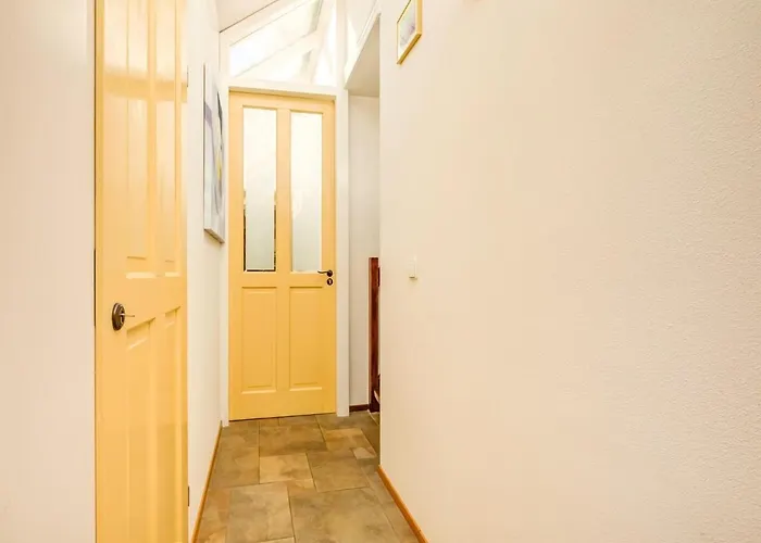 Comfy In With French Balcony הורן